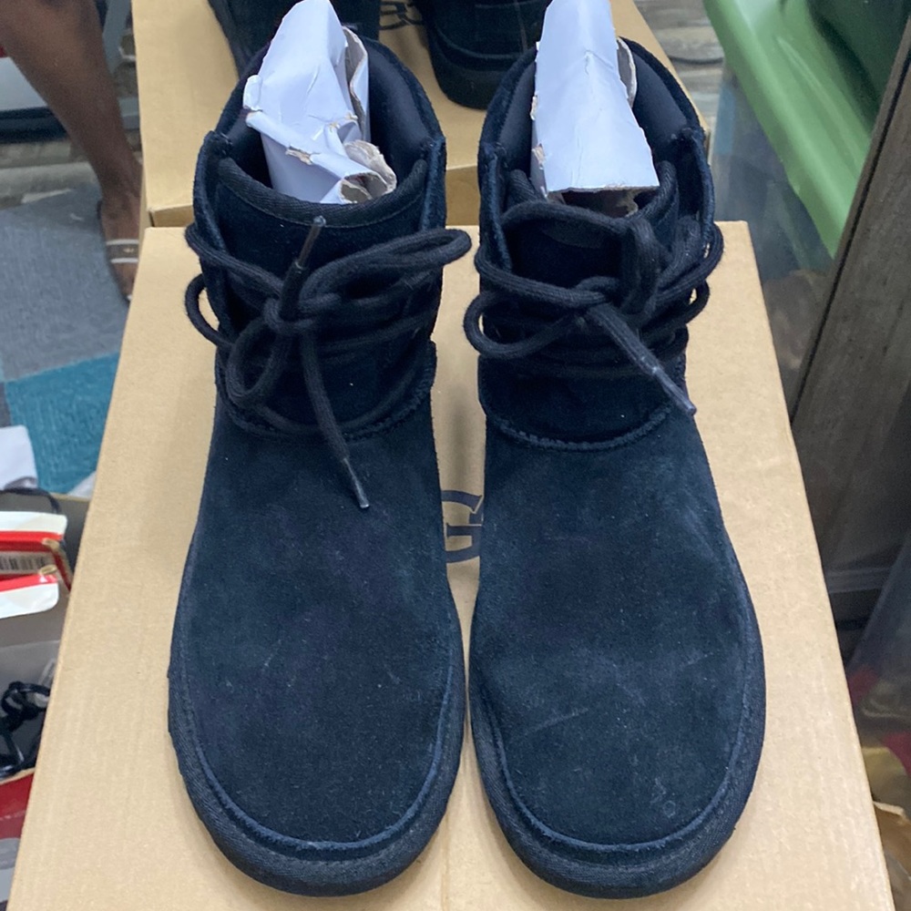 Ugg black suede w neumel hiker